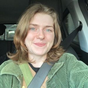 Meet your Posher, Chloe